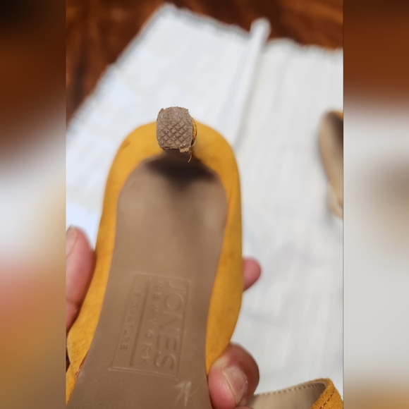 Jones New York Mustard Yellow Heels Size 8M - Picture 13 of 13